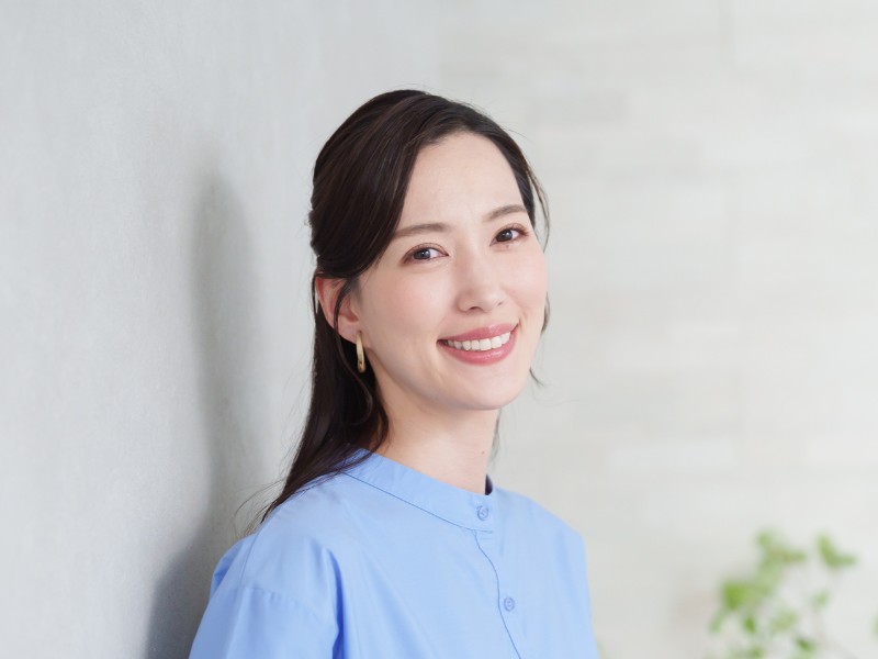 明眸皓歯な女性のイメージ写真